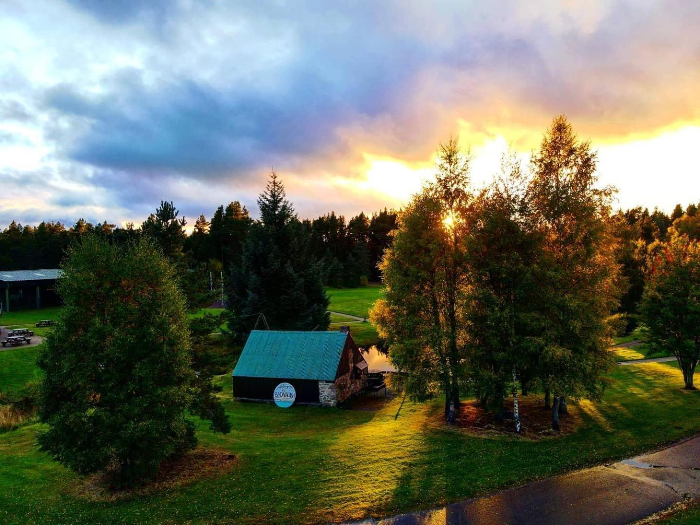 Badaguish Forest Lodges And Camping Pods Aviemore Esterno foto